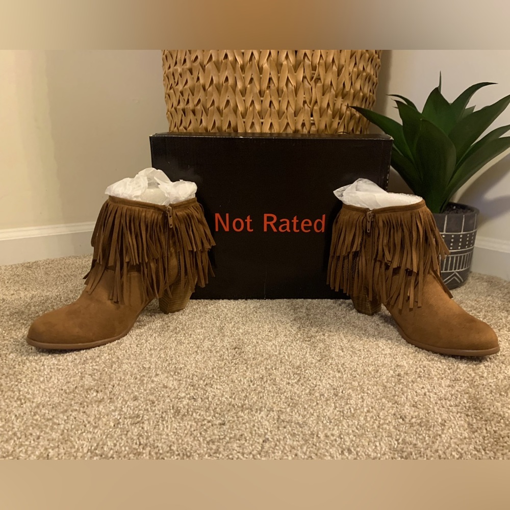 Not Rated / AURIGA USED 
Color: Tan
Size: US  8.5
